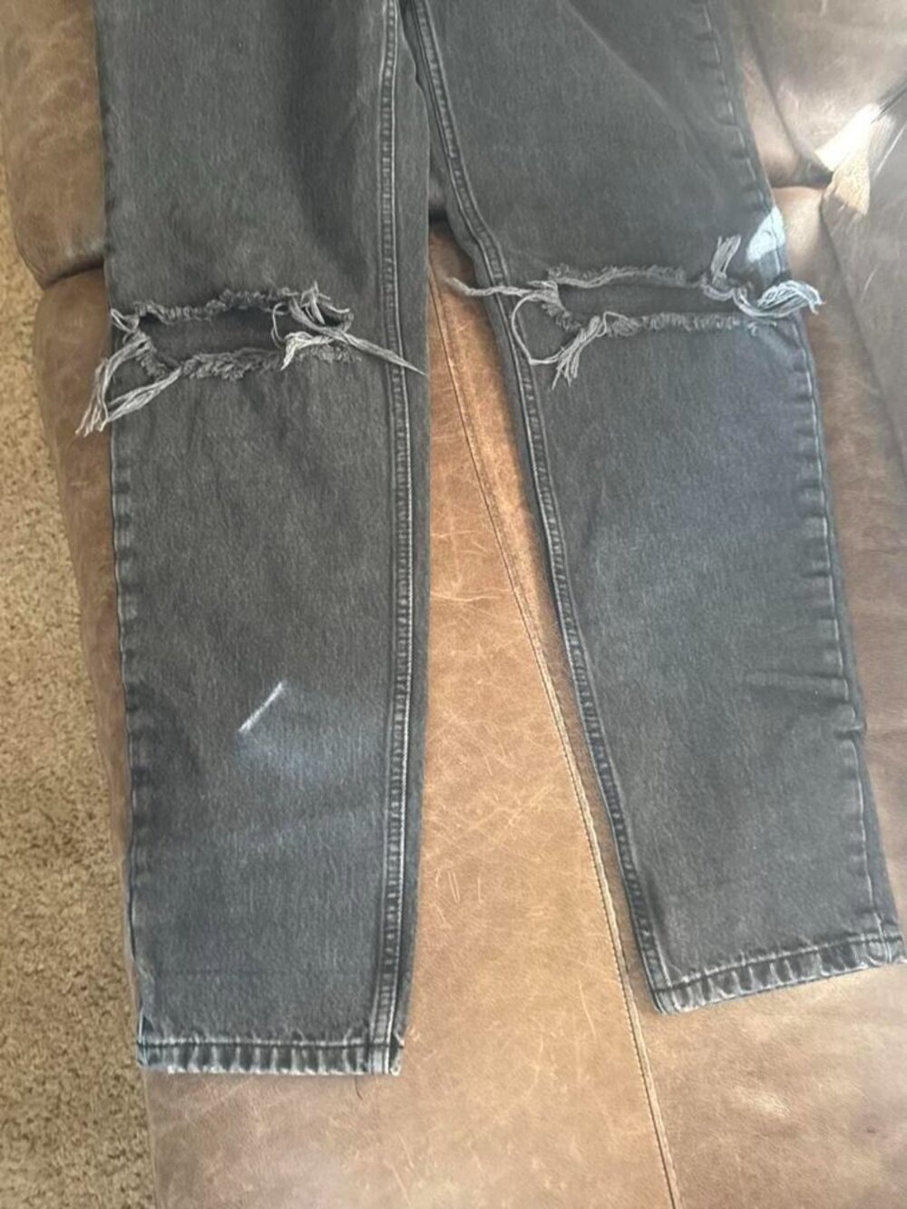 Asos Design High Rise Distressed Jeans - Picture 3 of 6
